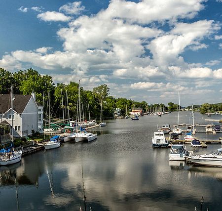 Picton Harbour Inn 외부 사진